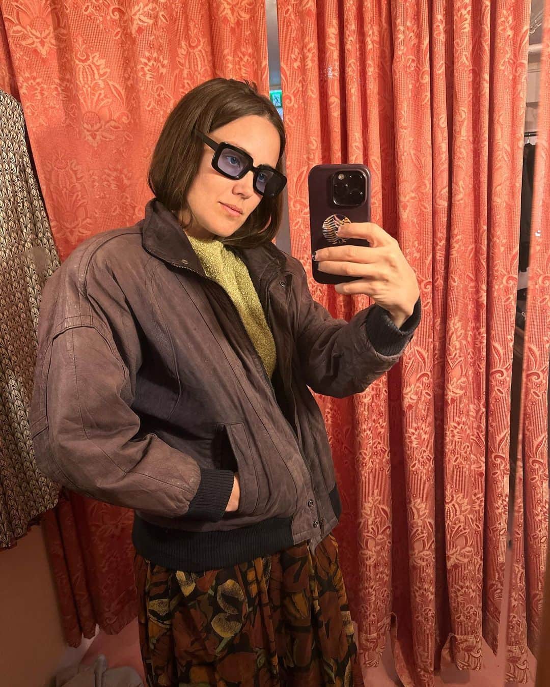 メーガン・ブーンのインスタグラム：「I found my bliss second-hand shopping in a witchy supply shop on a mystical island far far away」