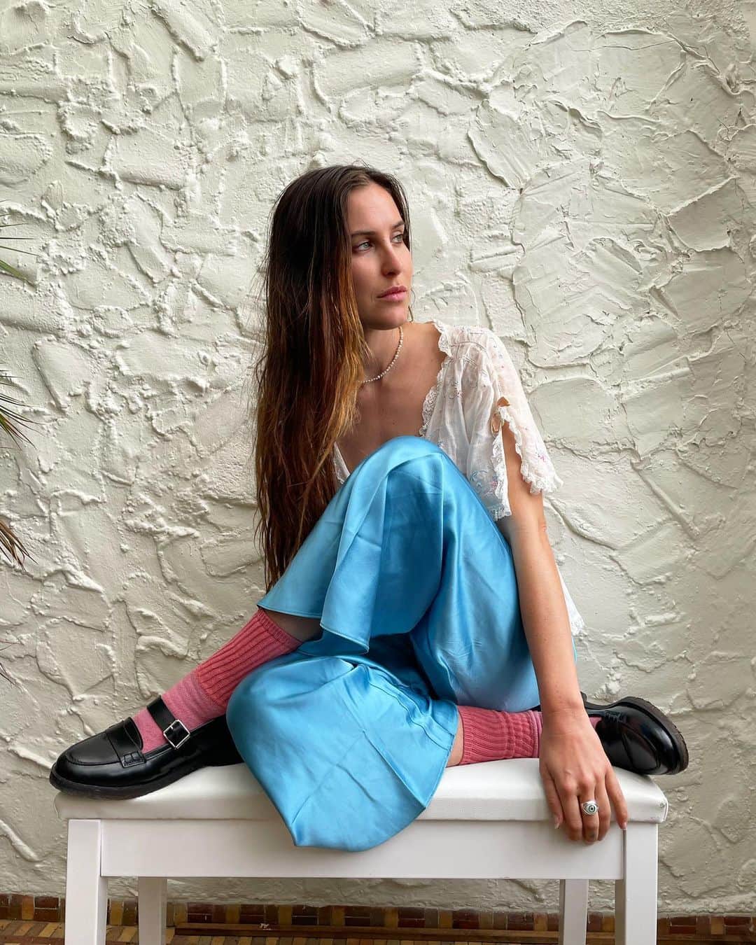 スカウト・ラルー・ウィリスのインスタグラム：「Portrait of a lady in silky pants」