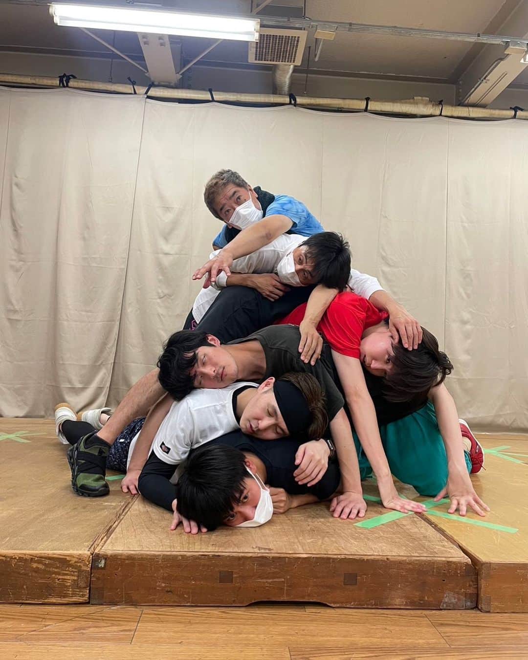松谷優輝のインスタグラム：「ショーGEKI夏祭り公演  ダンパチメンバーの暑苦しい絡み  #ショーgeki  #ダンパチ  #舞台」