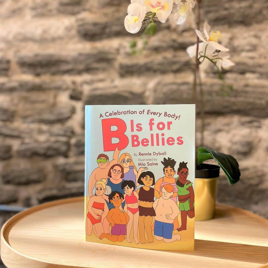 アンドリア・バーバーのインスタグラム：「So excited for my dear friend @renniedyball's inclusive and affirming picture book, B IS FOR BELLIES (on sale July 11)! We can all use the reminder that every body is worthy of respect, no matter its size, shape, or appearance! https://bit.ly/3pov822」
