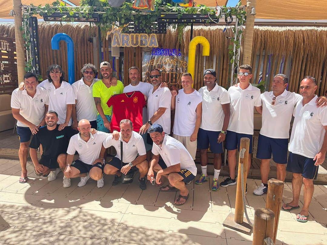 アレクシス・ルアーノのインスタグラム：「Orgulloso de tener en mi casa @playa_aruba a grandes leyendas…… ha sido un placer 😍 @campusleyendasesp」