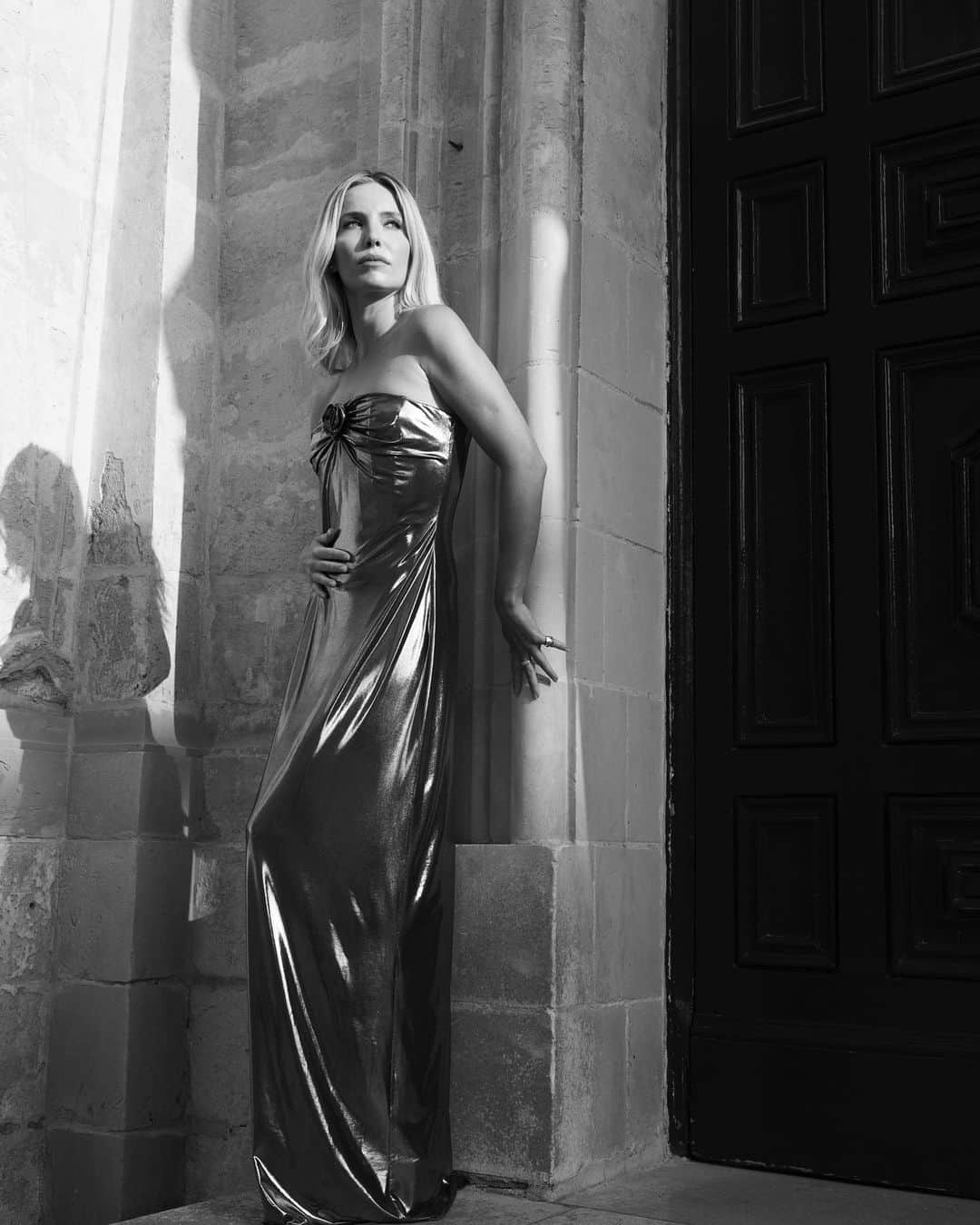 アナベル・ウォーリスのインスタグラム：「Thank you @josephsinclair for taking these pictures 🧡」