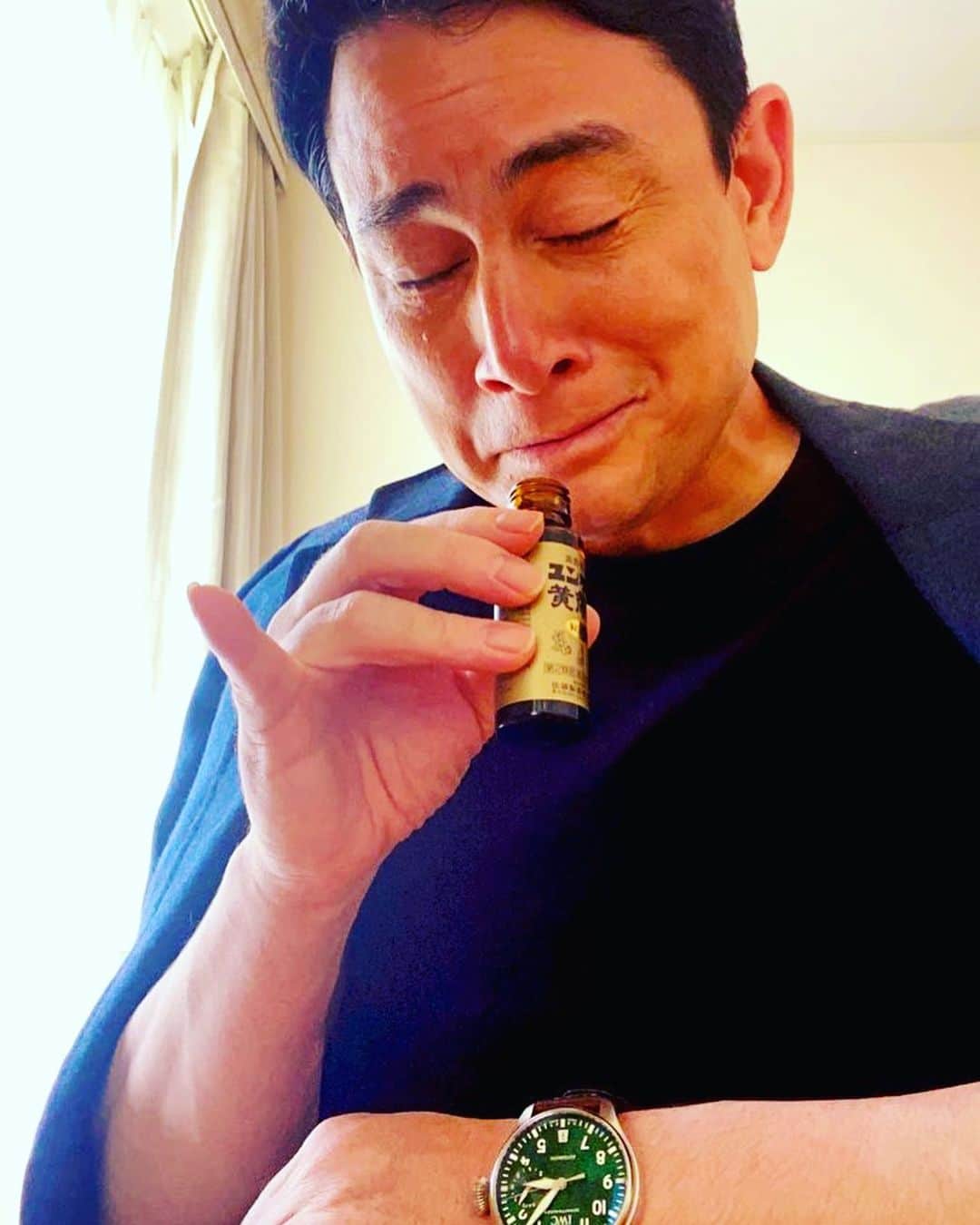 野口健のインスタグラム：「6月まではガツン！と仕事をしましたが、7月からは仕事をセーブし、山トレーニング月間。8月上旬にはエベレスト街道へ。  モンスーンの真っ只中ですが、約1ヶ月間、高所順応&足を作る為に歩き込む予定。  本番は九月中旬から下旬にかけて。遅くても10月までにはなんとか決着をつけたい。  いずれにせよ、本番までには体を完全に仕上げなければ…。  ヒマラヤまで残り少ないですが、山登りと同じぐらい残りのトークを最後まで精一杯頑張りたい。  #野口健」