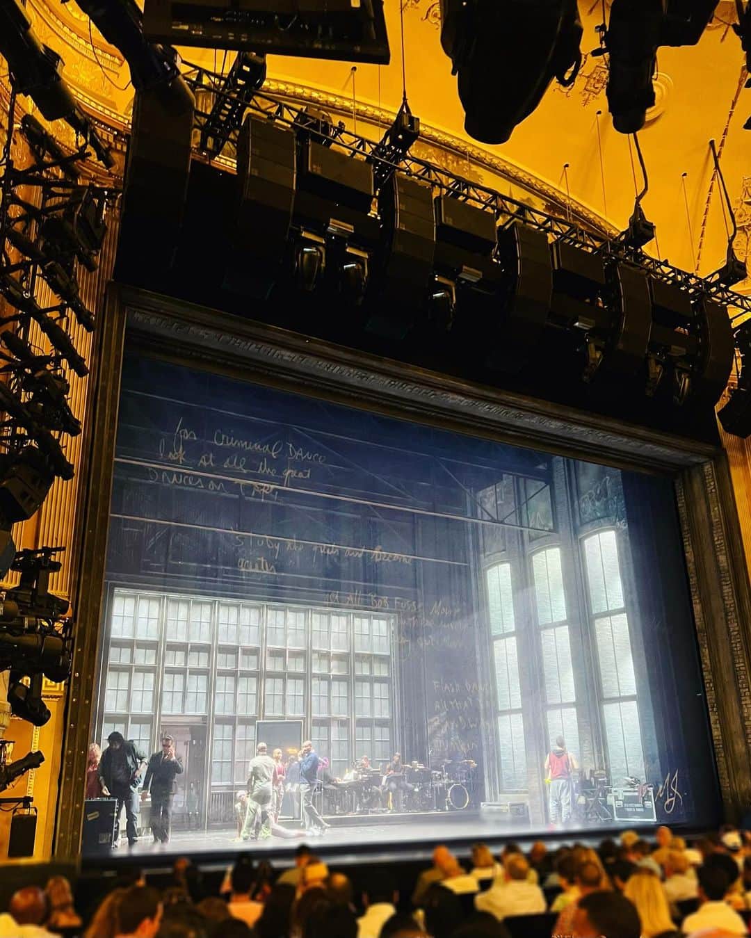 大澄賢也さんのインスタグラム写真 - (大澄賢也Instagram)「ミュージカル「MJ」観劇‼️  マイケル世代の自分にとっては、 めちゃくちゃ楽しめた✨✨✨  中でも、 Michaelのdanceが 「Nicholas Brothers」 「Fred Astaire 」 「Bob Fosse」などの 往年のレジェンド達 から、インスパイアされていた事を 「Smooth Criminal 」のナンバーで歌い踊り表現されていくシーンはめちゃくちゃ痺れた✨✨✨  2015年に自分が作った 中川晃教君と6人のDancersのShow  「CONNECTION 」を思いだした  それから劇場を埋め尽くすようなスピーカーの数々。 まず普通のミュージカルではあり得ない  何度もTony 賞を取ってる Sound Director のHiro Iida氏の手腕  このサウンド、音があってこその 「MJ」だと思わせる 大迫力のMJのサウンドでした 本当にBravoでした👏👏👏  お約束?  のMJポーズ しちゃいました😆😆😆  #mj  #hiroiida」7月7日 2時15分 - osumikenya
