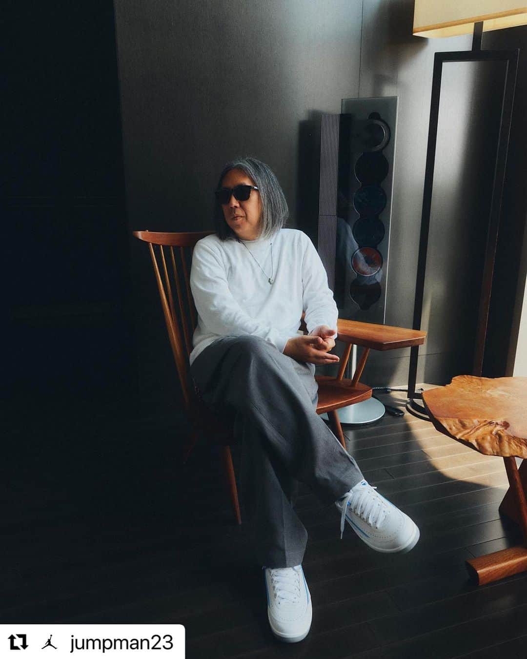 のインスタグラム：「#Repost @jumpman23 with @use.repost ・・・ “Honestly, I never really abide by anything at all. I always create based on colors I enjoy or on what matches my style. I like to do whatever I feel, turning my ideas into something tangible,” says Japanese legend @fujiwarahiroshi, seen wearing the AJ 2 Low ‘University Blue.’   Known as the godfather of streetwear, Hiroshi has an unprecedented understanding of culture and hunger for new ideas.」