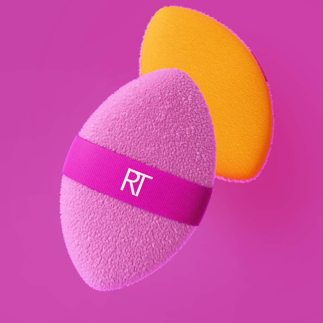 Real Techniquesのインスタグラム：「ONE PUFF. TWO SIDES.   Because why not use the same puff for liquids + powders? 😏 Combining our best-selling Miracle Complexion Sponge material with a NEW plush fiber creates the ultimate tool for blending - the Miracle 2-in-1 Powder Puff ✨  Try it for yourself. Buy now exclusively at @ultabeauty for less than $7.00 😱」