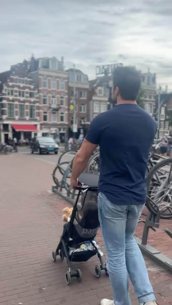 ブラント・ドーハティのインスタグラム：「Amsterdam @luxurysuitesamsterdam」