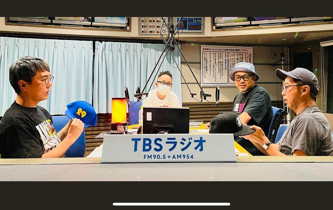 のインスタグラム：「メガネびいきのみなさん何時もすいません！ #7月７日本でます。 #非エリートの勝負学  #おぎやはぎのメガネびいき」