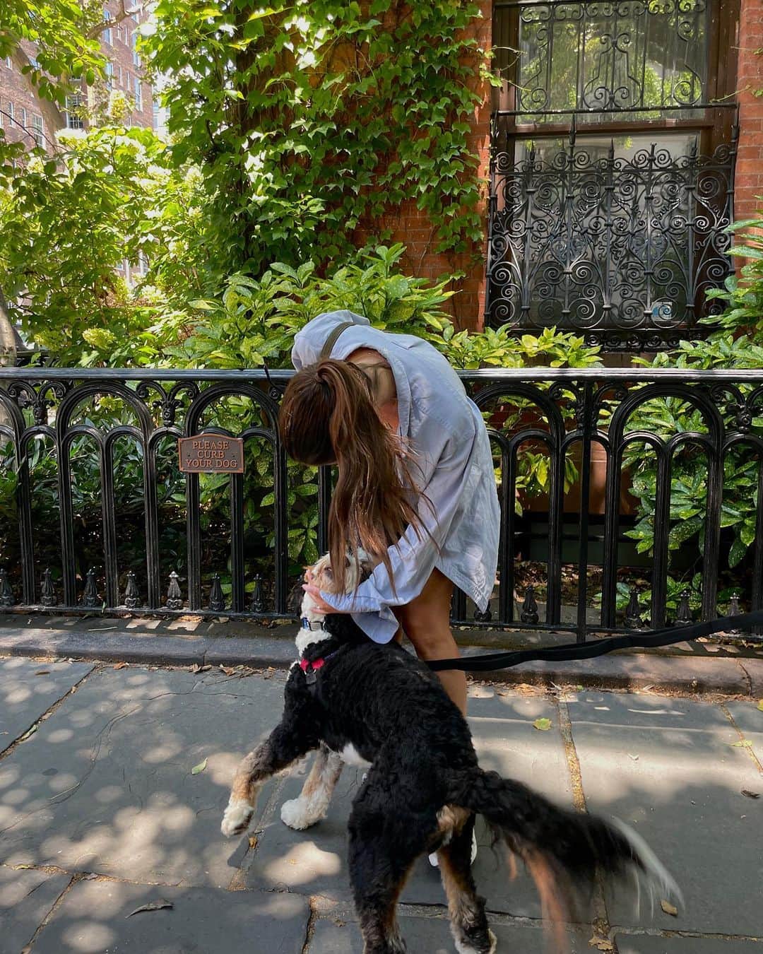 ギーザ・ラガースさんのインスタグラム写真 - (ギーザ・ラガースInstagram)「Can I pet your dog 🥹 @alo」7月7日 3時05分 - gizawiza