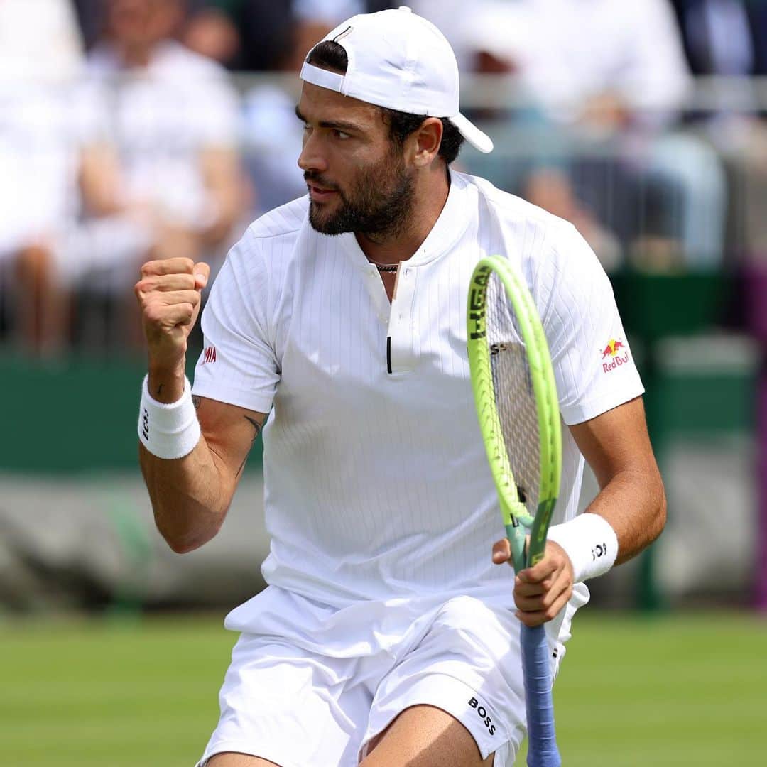 マッテオ・ベレッティーニのインスタグラム：「Grateful and happy to be back 🔨😁🌱 Always a pleasure competing against a great friend @lorenzosonego ❤️. Hopefully next time it won’t last 3 days 😅」