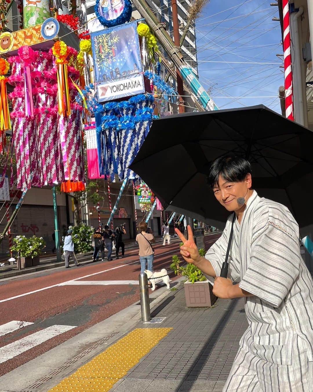 依田司さんのインスタグラム写真 - (依田司Instagram)「7月7日(金) きょう7月7日は七夕の日。そこで、神奈川県平塚市の「湘南ひらつか七夕まつり」の会場からお伝えしました。今年で71回目。 例年200万人もが集まる行事ということもあり、規模が大きいんです。市内全域で３千本もの七夕飾りが飾られ、メイン会場の“湘南スターモール”では道路を埋め尽くすほどの巨大飾り７６本がずーーっと奥まで続きます。年に一度の夏の風物詩、本日から3日間の開催です。  #湘南ひらつか七夕まつり #依田さん #依田司 #お天気検定 #テレビ朝日 #グッドモーニング #気象予報士 #お天気キャスター #森林インストラクター #グリーンセイバーアドバンス #プロジェクトワイルド #IPCC伝導者 #japan #japantrip #japantravel #unknownjapan #japanAdventure #japanlife #lifeinjapan #instagramjapan #instajapan #療癒 #ilovejapan #weather #weathercaster #weatherforecast」7月7日 8時48分 - tsukasa_yoda