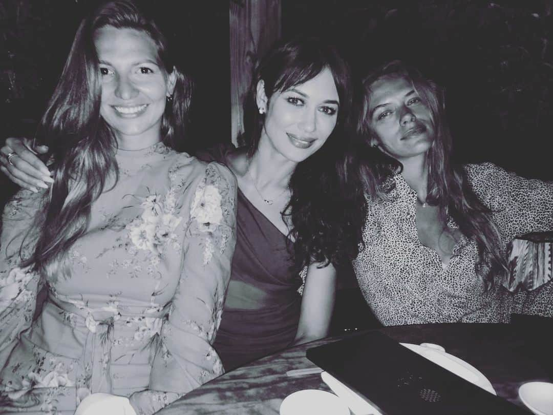 オルガ・キュリレンコのインスタグラム：「An evening with friends is an evening well spent 🥰🥳 🇫🇷」