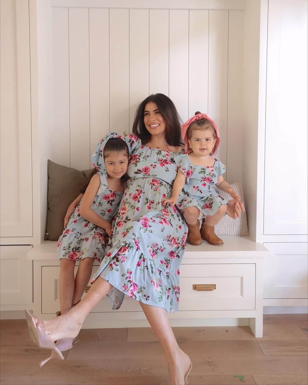 Sazan Hendrixさんのインスタグラム写真 - (Sazan HendrixInstagram)「Motherhood is messy, challenging and crazy but it’s also really sweet, exciting and FUN. I realize matching with the girls is a short-lived season so I’m soaking it up while I can! All of these fun and versatile looks are from @childrensplace back-to-school collection 💖✨ Linking on stories. & Plz swipe to see the cutest smiles ever. 🥹 #ad #mommyandme」7月7日 3時23分 - sazan