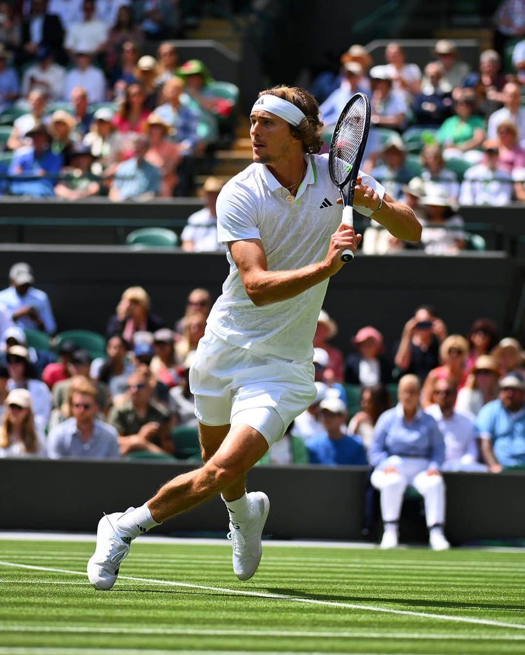 アレクサンダー・ズベレフのインスタグラム：「It was worth the wait ⏳ Off to a good start  @wimbledon 🌪️  📸: @cocodubreuilphoto / @fftennis」