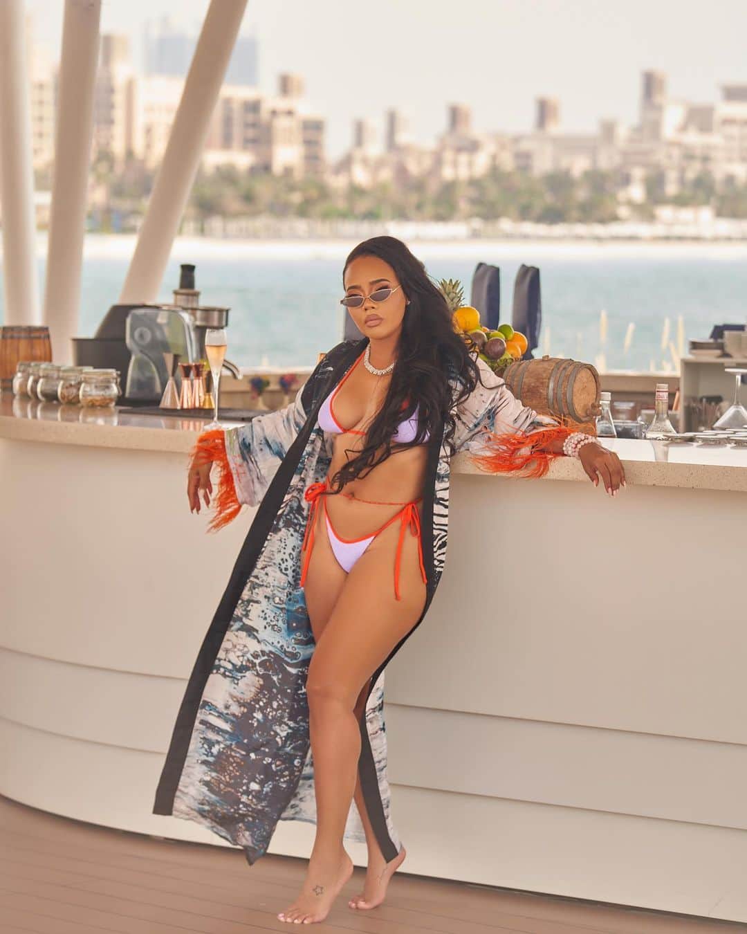 Angela Simmonsのインスタグラム：「Dubai Me 🍹🥂🍾💁🏽‍♀️ #DrinksPlease」