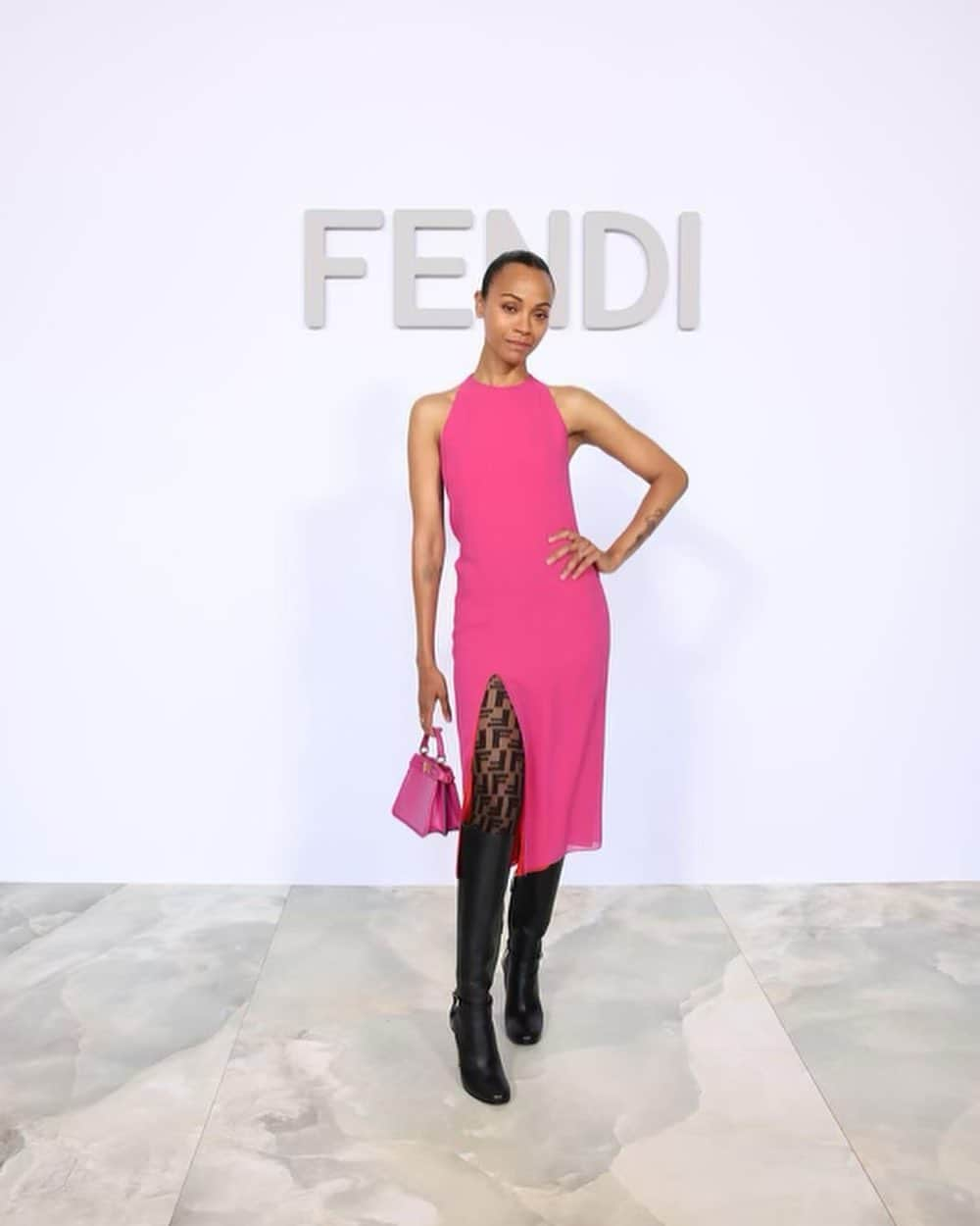 ゾーイ・サルダナのインスタグラム：「Grazie mille per il invito @fendi e @mrkimjones  Your collection was magnificent   #FendiCouture @silviaventurinifendi @delfinadelettrez Style: @petraflannery Makeup: @makeupbyvera7  Hair: @thebradylea」