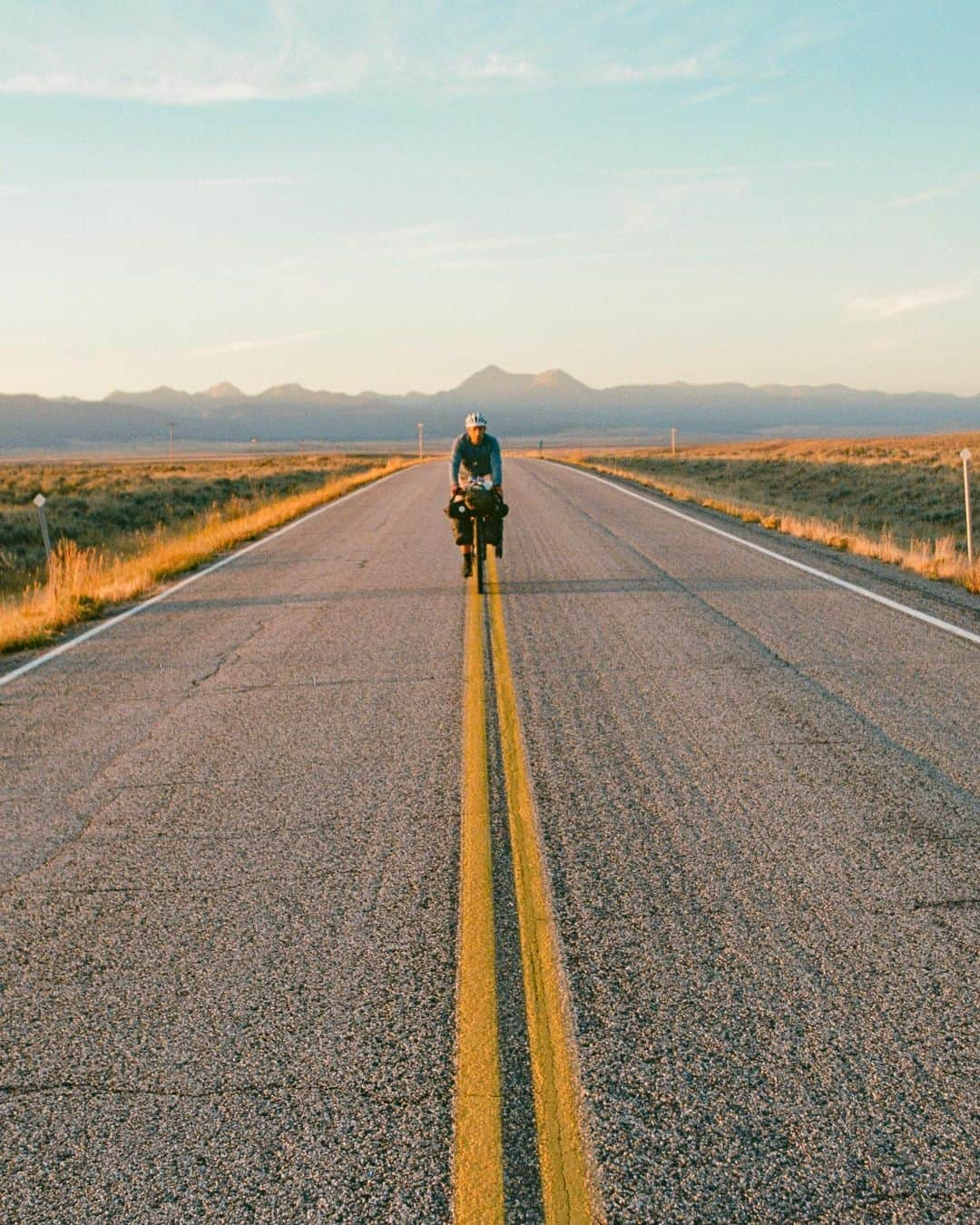 Alex Strohlのインスタグラム：「A high point of our crossing of Montana with @isaacsjohnston — riding through the Big Hole Valley as the sun was setting.. We had been on the bikes all day, making hard progress because of the prevailing head wind, but our spirits were high because we knew we’d get hot food that night. I want to go back and spend more time there..」