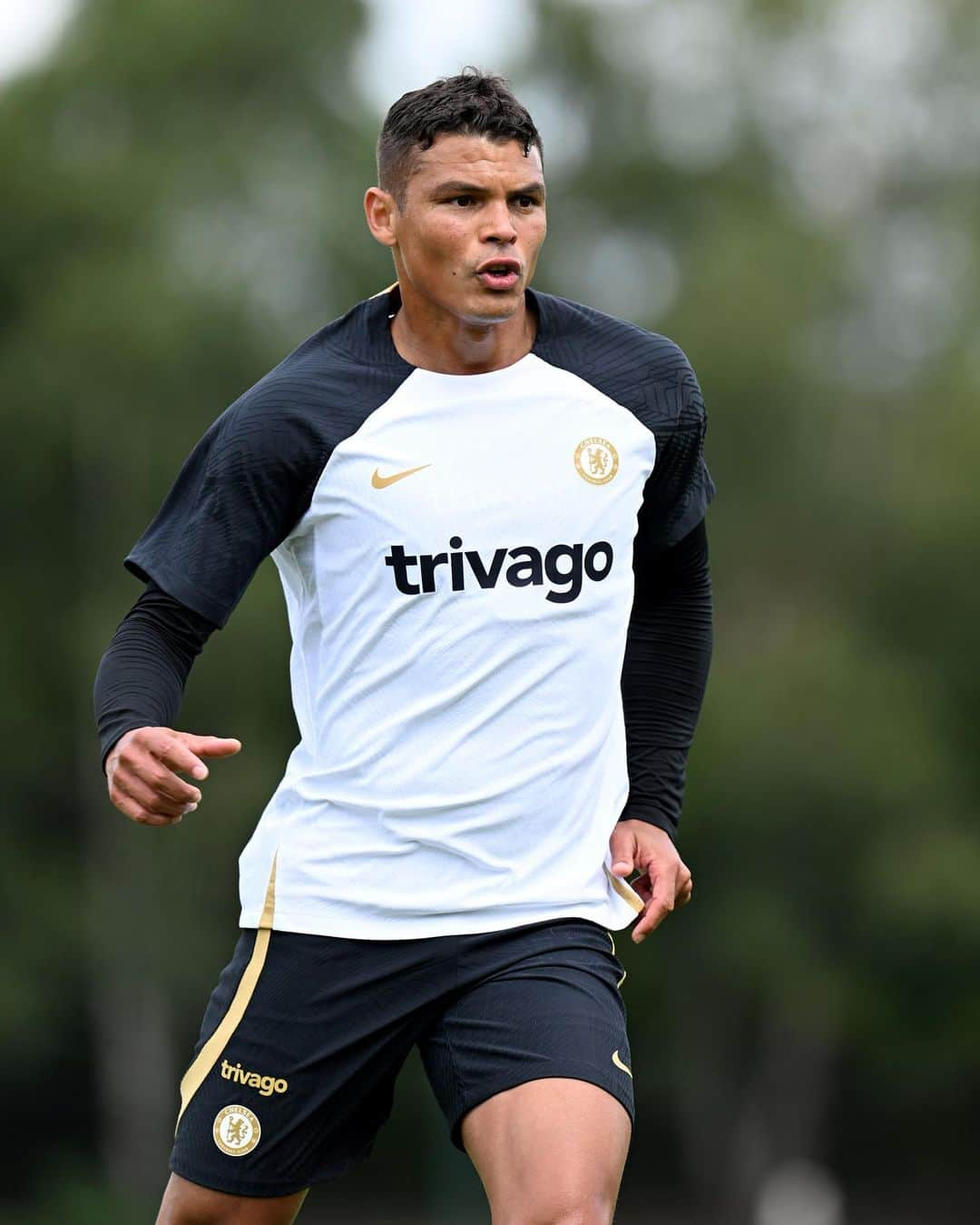 チアゴ・シルヴァさんのインスタグラム写真 - (チアゴ・シルヴァInstagram)「🇧🇷 Dia de treino👊🏽 🇬🇧 Training day 👊🏽 • • • • • #ThiagoSilva #ChelseaFC #CFC #Chelsea #CheNew #StamfordBridge #TS6 #OhhhThiagoSilva  #WeAreBlue #BlueIsTheColour #ChelseaForever #KeepWalking #FamiliaSilva #Cobham」7月7日 5時09分 - thiagosilva