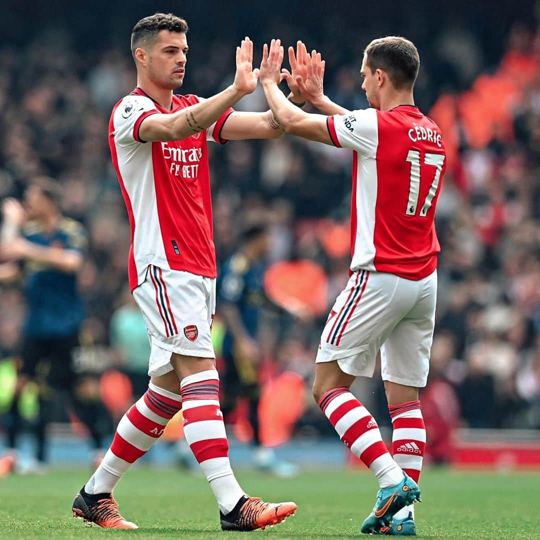 セドリック・ソアレスのインスタグラム：「All the best, my brudi! So many unforgettable moments. It was real pleasure to play with you. @granitxhaka 🙌🏻」