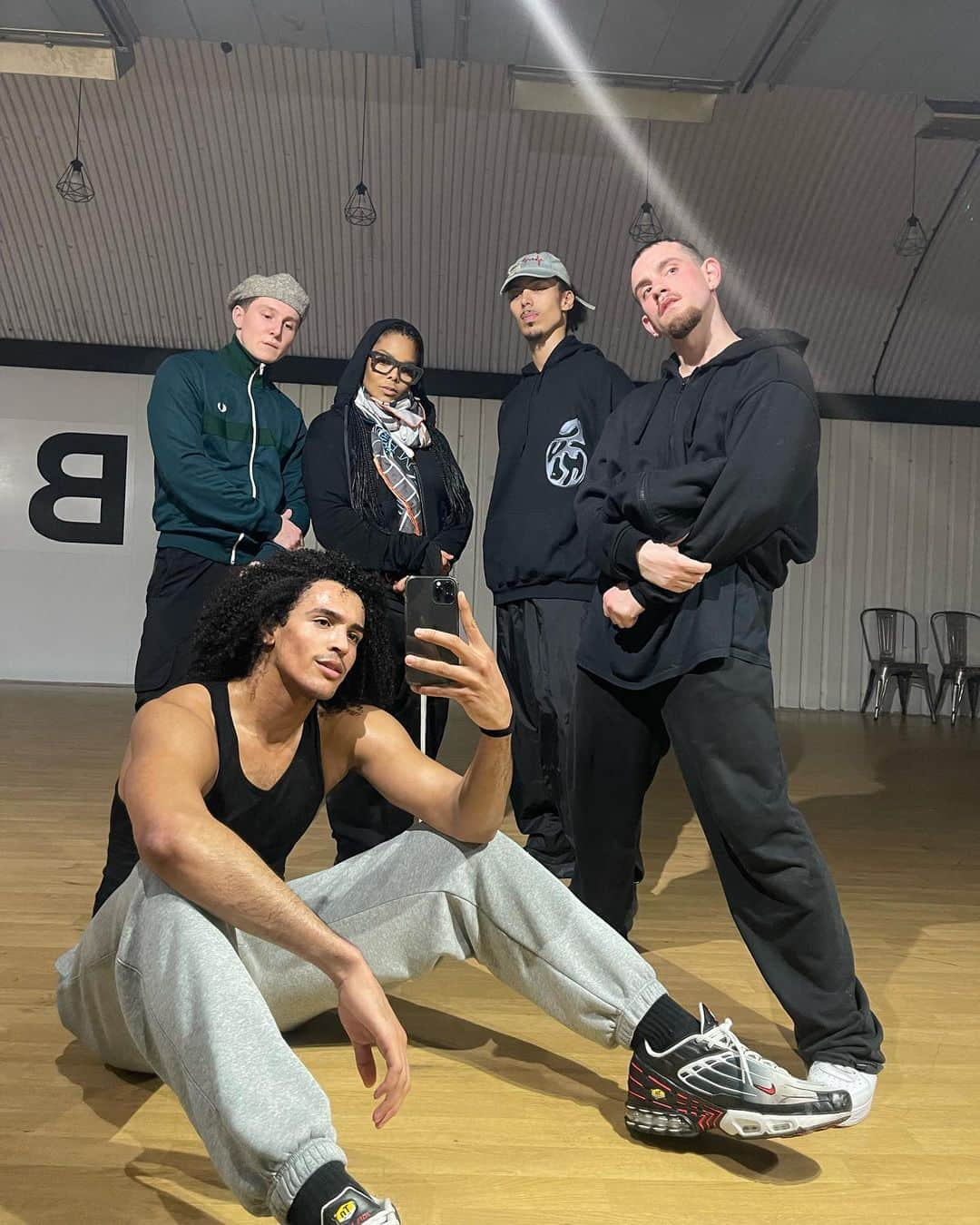 ジャネット・ジャクソンのインスタグラム：「4 of the London dancers who helped me prepare for the Together Again Tour.  You guys were so wonderful to work with. Thank you for being there for me!!! 😘😘😘  pictured:  @sebastian_skov  @kaneklendjian  @brettsewell_ @kieran_curtin   and special thanks to (not pictured): @jamesmulford  @bradleysalter  @jorgeeeeeeeeee  @deavion_brown  @jameslamberttt」