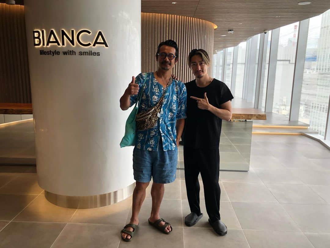 石塚啓次のインスタグラム：「カズ先生ご馳走様でした！  バルセロナ、東京、、、次はどこで飲みましょうか？  #石塚啓次 #YouTube #宵宵祇園  #yoiyoigion  #ブエナビスタデポルテ #buenavistadeporte #バルセロナ」