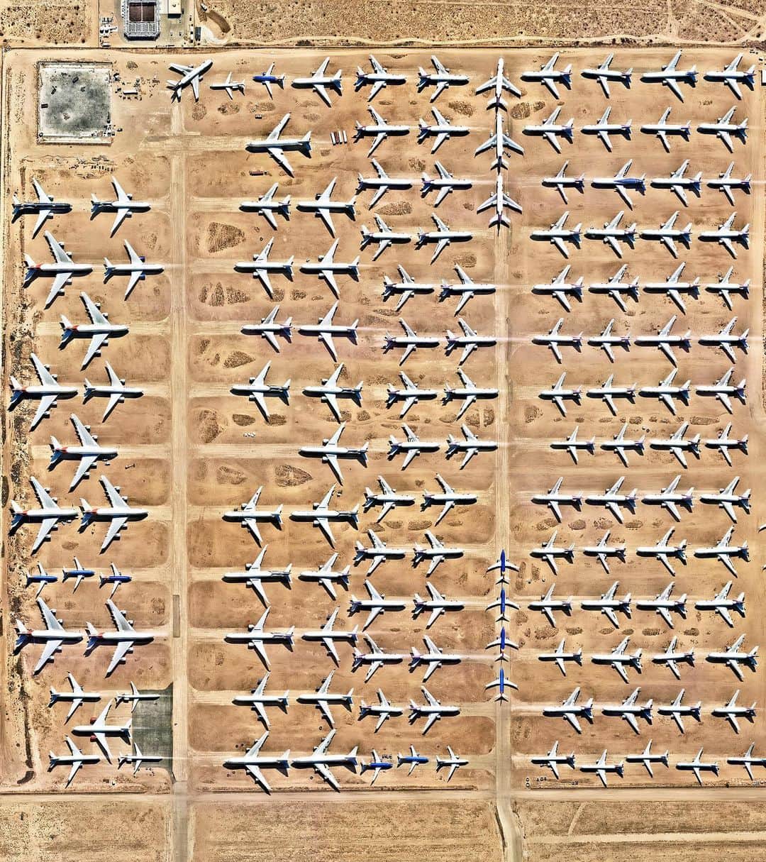 Daily Overviewさんのインスタグラム写真 - (Daily OverviewInstagram)「Swipe to see the Southern California Logistics Airport in Victorville, California, which contains an aircraft boneyard with more than 150 retired planes. Because the demand for jumbo jets has dropped significantly in the last two decades in favor of smaller, more affordable twin-engine planes, many large aircrafts such as Boeing 747s have been retired. The dry conditions in Victorville – located on the edge of the Mojave Desert – limits the corrosion of metal, meaning planes can be stored here for years while they are stripped for spare parts.  Created by @benjaminrgrant  Source imagery @nearmap」7月7日 6時06分 - dailyoverview