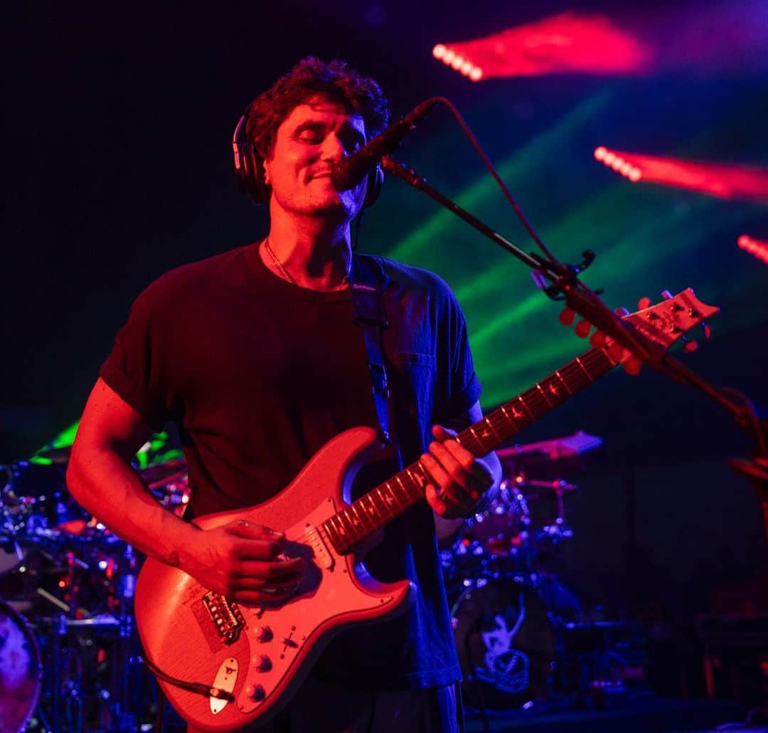 ジョン・メイヤーさんのインスタグラム写真 - (ジョン・メイヤーInstagram)「It doesn’t get better than three nights at Folsom Field in Boulder with @deadandcompany. Oh wait no yes it does… it gets way better when Dave Matthews (@davematthewsband) shows up and for four songs makes everyone believe they’re dreaming. The afterglow is still shining bright…」7月7日 6時34分 - johnmayer