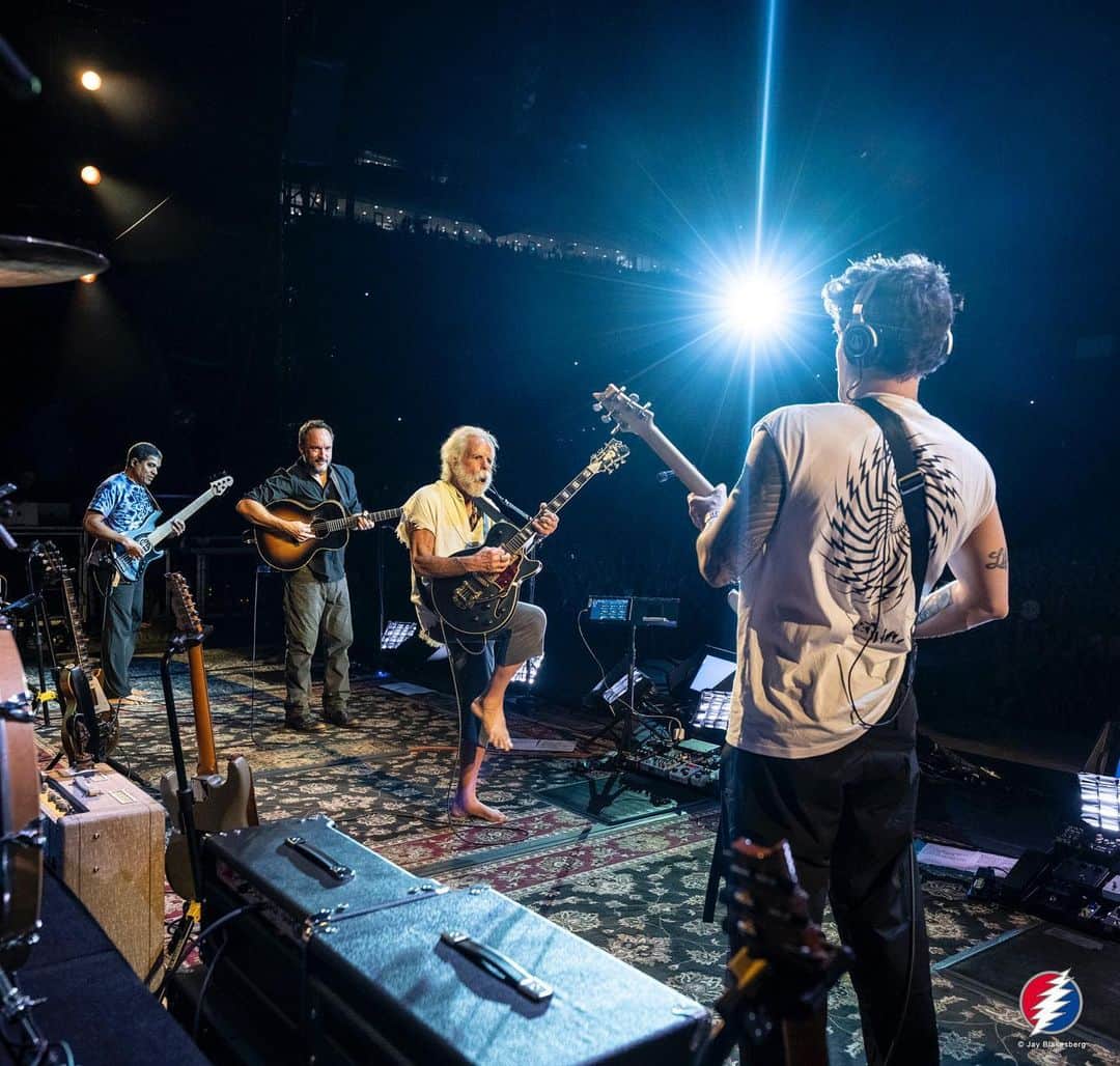 ジョン・メイヤーさんのインスタグラム写真 - (ジョン・メイヤーInstagram)「It doesn’t get better than three nights at Folsom Field in Boulder with @deadandcompany. Oh wait no yes it does… it gets way better when Dave Matthews (@davematthewsband) shows up and for four songs makes everyone believe they’re dreaming. The afterglow is still shining bright…」7月7日 6時34分 - johnmayer