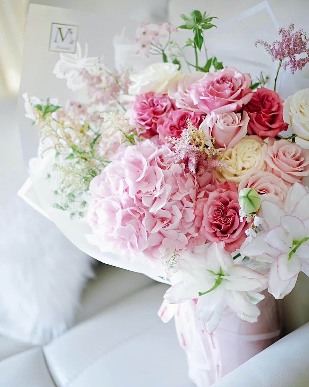 HauTung 巧童在這さんのインスタグラム写真 - (HauTung 巧童在這Instagram)「每天沉浸在花材裏的人一定很溫柔吧，被浪漫大花束與老闆娘親自把花束送來溫柔到了～  💐： @misseiniifleuriste」7月7日 18時01分 - hautunnng