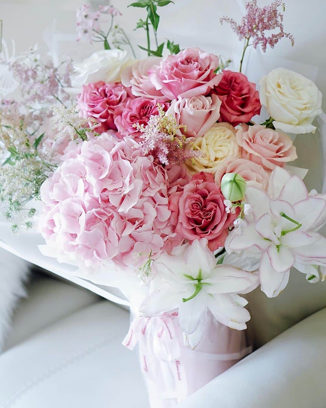 HauTung 巧童在這さんのインスタグラム写真 - (HauTung 巧童在這Instagram)「每天沉浸在花材裏的人一定很溫柔吧，被浪漫大花束與老闆娘親自把花束送來溫柔到了～  💐： @misseiniifleuriste」7月7日 18時01分 - hautunnng