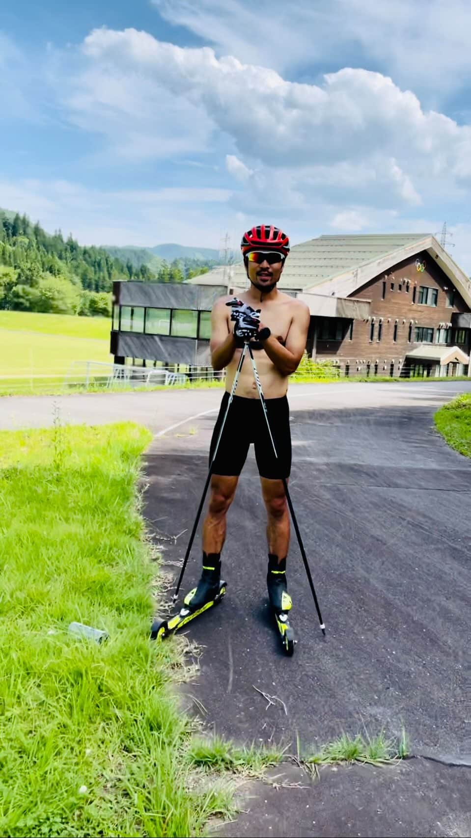 渡部善斗のインスタグラム：「このくらいの勢いで走りたいんです。  @kitano1ski1team  @wtbakt   #rollerski  #nordiccombined  #ローラースキー  #ノルディックコンバインド  #白馬スノーハープ  #せいせいせい」