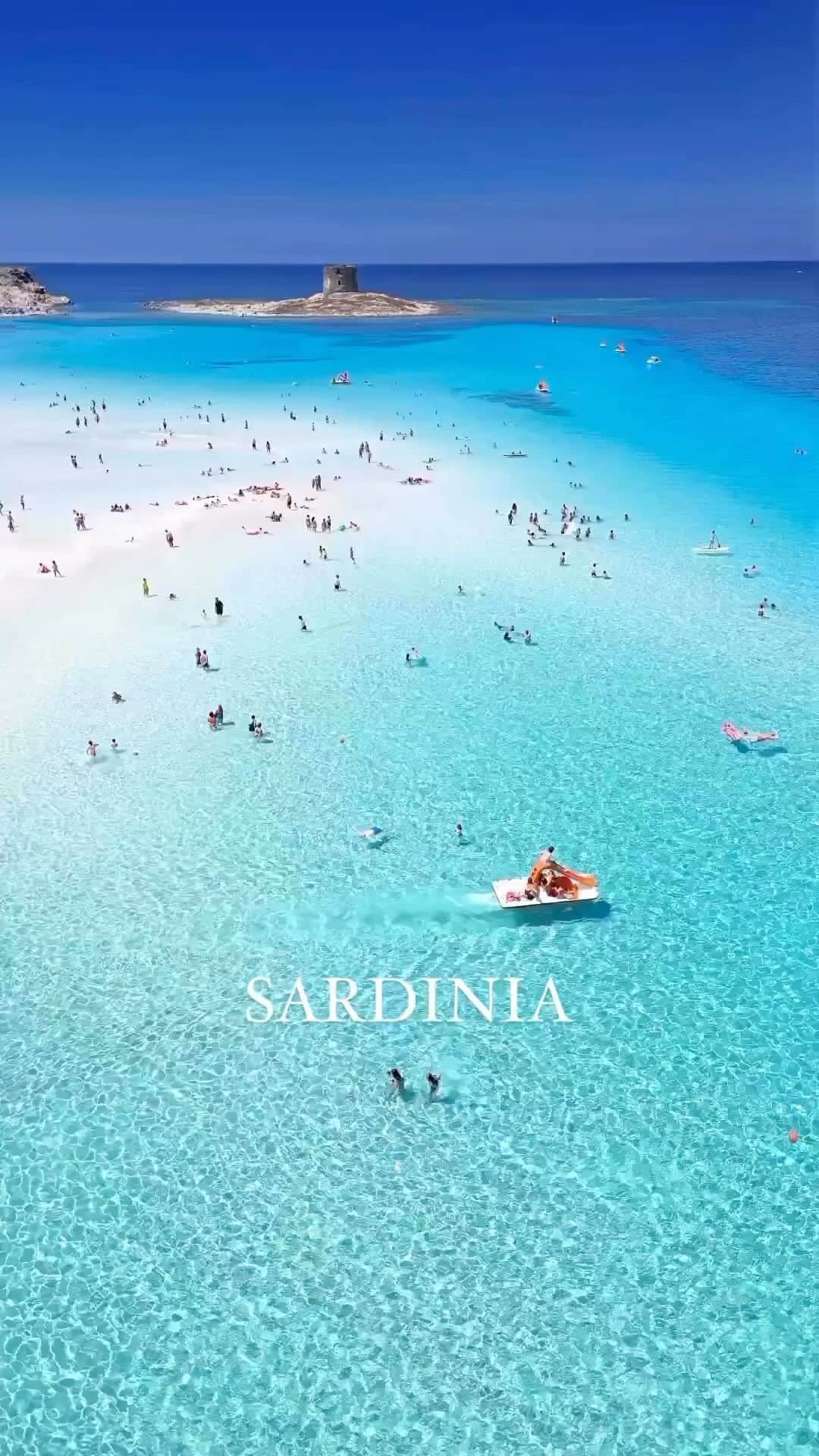 Awesome Wonderful Natureのインスタグラム：「Summer days in Sardinia, Italy 💙 TAG someone who needs to visit! ✨  🎥 @gianfrenk」