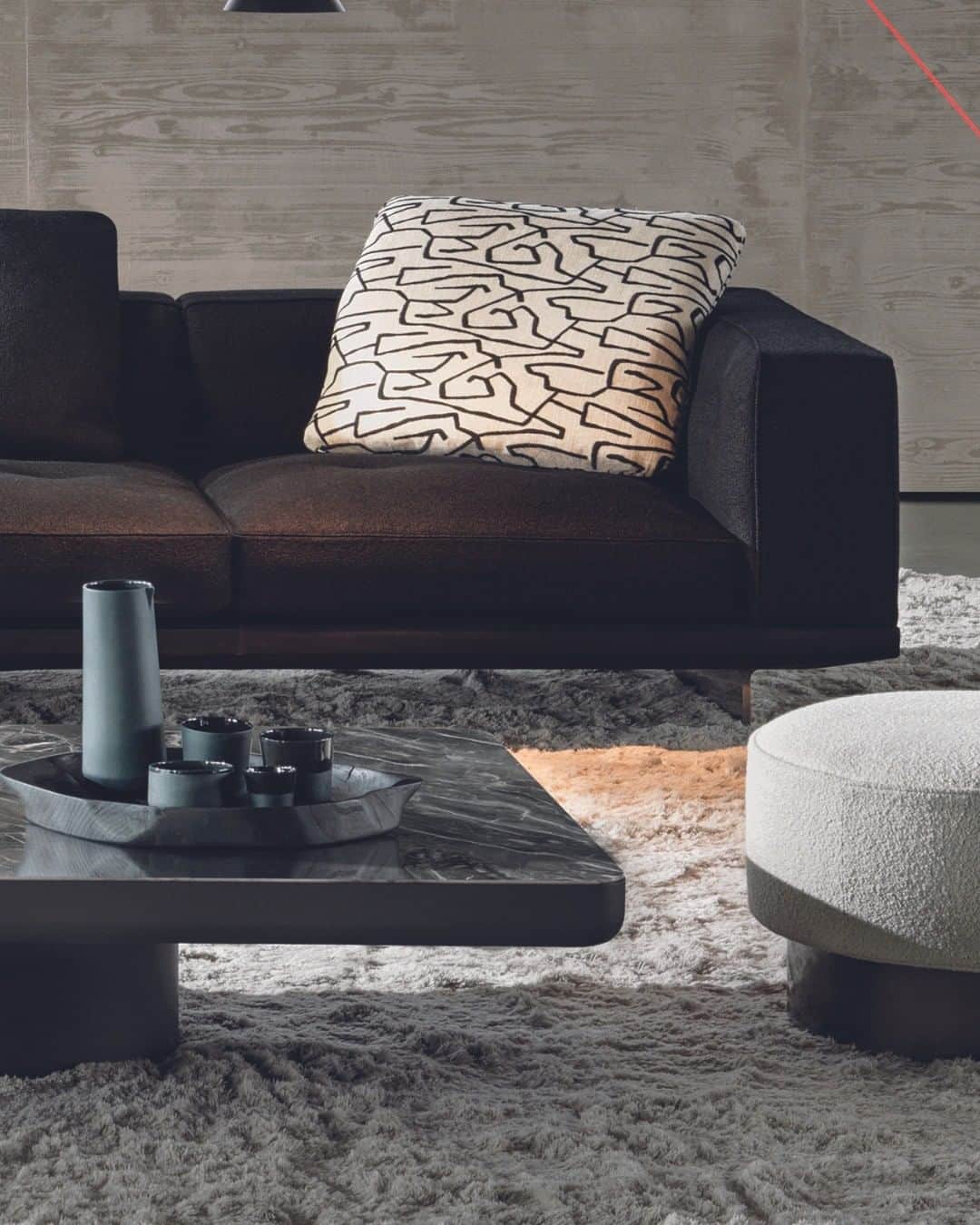 Minotti Londonさんのインスタグラム写真 - (Minotti LondonInstagram)「Brady is a family of coffee tables ranging from the classic 30 cm height to an innovative 43 cm high version that, accompanied by ottomans on castors, creates a new and contemporary way of experiencing the living space.  A furnishing piece designed for moments of conviviality that also opens up to a new interpretation of the space dedicated to relaxation for informal dining occasions.  @rodolfodordoni design.  Tap the link in our bio to discover the Brady coffee table.  #brady #minotti #minotilondon #coffeetable #interiordesign #design #italianstyle #italianfurniture #madeinitaly」7月7日 16時40分 - minottilondon