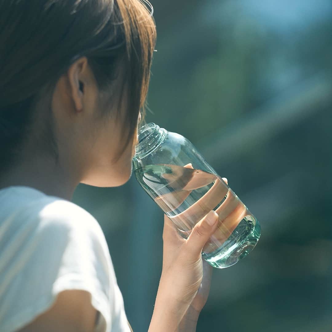 KINTOさんのインスタグラム写真 - (KINTOInstagram)「毎日の水分補給をサポートするWATER BOTTLE。マイボトルのあるライフスタイルをより愉しめるよう、KINTOの直営店では無料で給水できるウォーターサーバーを設置しています。ご希望の方はスタッフにお声かけください。⁠ ⁠ ---⁠ Lightweight and compact WATER BOTTLE lets you hydrate effortlessly. Free water refill service is available at our KINTO stores in Tokyo. Please feel free to ask our retail team for assistance. ⁠ .⁠ .⁠ .⁠ #kinto #キントー #kintorecstoretokyo #nakameguro #中目黒 #中目黒散歩 #ライフスタイルショップ #tumbler #mybottle #マイタンブラー #マイボトル」7月7日 17時05分 - kintojapan