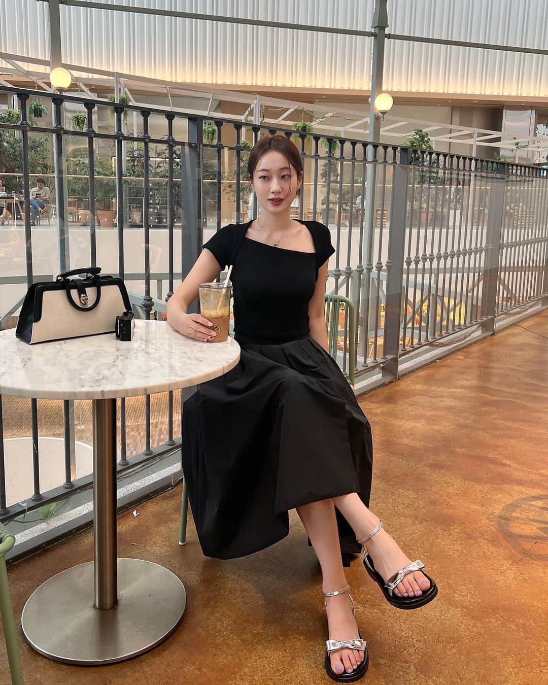 ギョンリ のインスタグラム：「행복한 생일 주간 입니다🖤  최고햐..ෆ  혹시 펄수종 이세요..?」