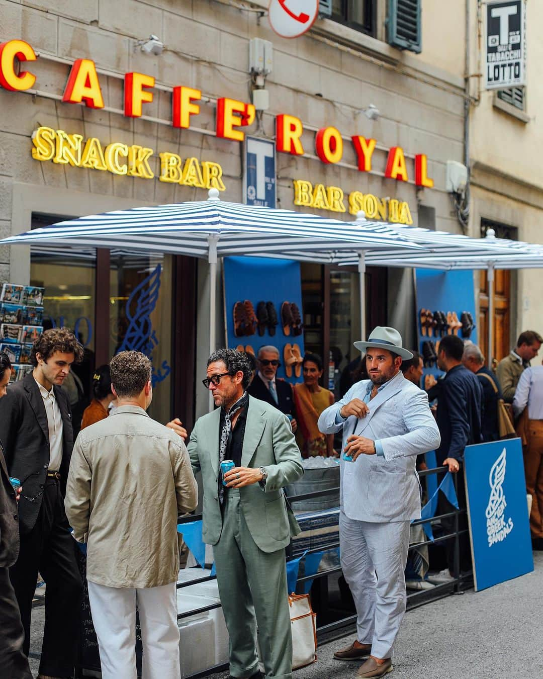 アンシャングリークさんのインスタグラム写真 - (アンシャングリークInstagram)「Last month during Pitti Uomo, we presented our first men’s collection for SS24 by our new Head of Menswear design, Alain Leber. To celebrate the relaunch, we partnered with Yolanda Edwards @yolojournal.  A typical Italian bar was transformed into a touristic shop where we talked about men wearing sandals, holiday destinations and drank good Greek beer. Thank you @lorenzo_sodi for all the help and photos. A big thank you to Maria Lemos and @isminnik」7月11日 22時02分 - ancientgreeksandals