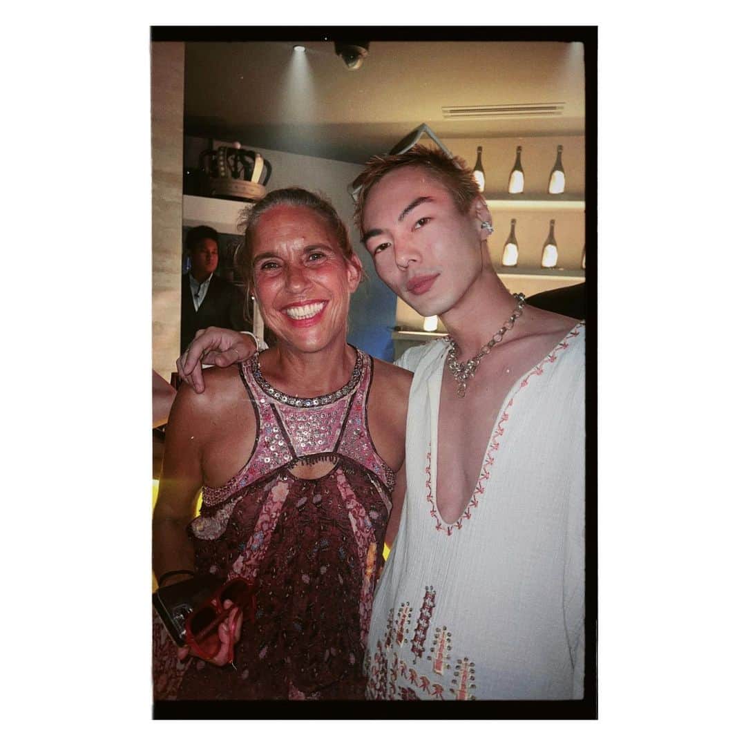 岩崎拓馬のインスタグラム：「💛💛💛💛 . . ISABEL MARANT 💛YELLOW HOUSE PARTY💛  とってもチャーミングなイザベルマラン氏  ハッピーオーラをたくさんいただいた🫶💗  Thank you @isabelmarant  . . #IsabelMarant #happytime」