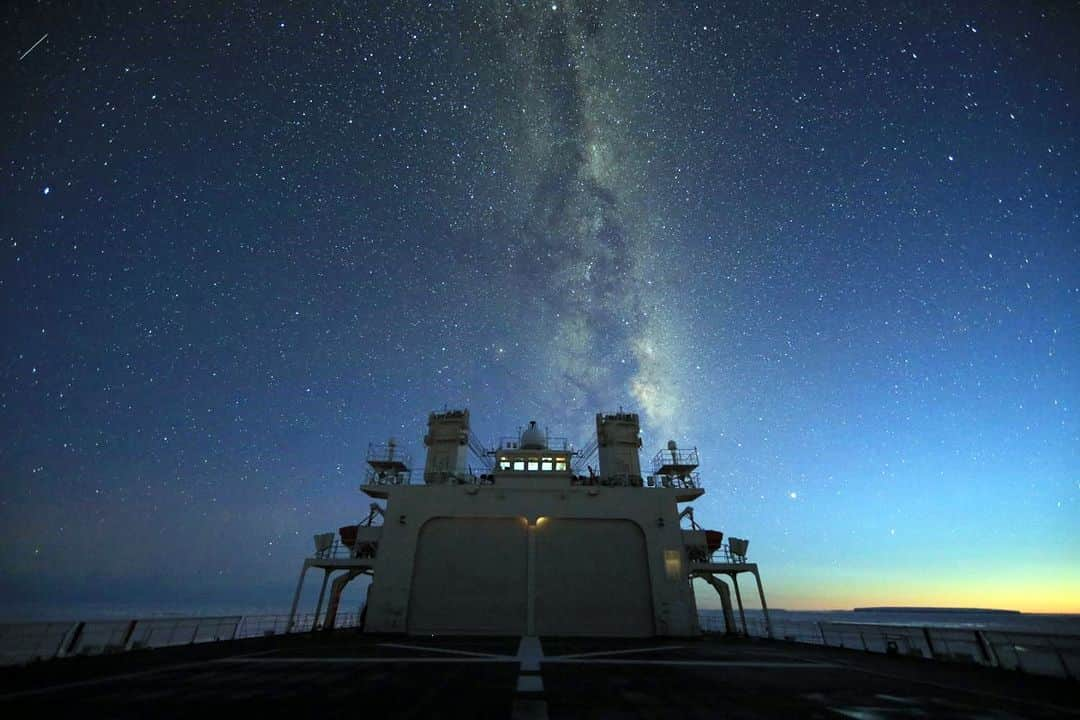 海上自衛隊さんのインスタグラム写真 - (海上自衛隊Instagram)「七夕の今日は、天の川をお届け 皆さまの願いごとが叶いますように。  #七夕 #星空 #天の川 #七夕の願いごと #7月7日 #しらせ」7月7日 17時19分 - jmsdf_pr