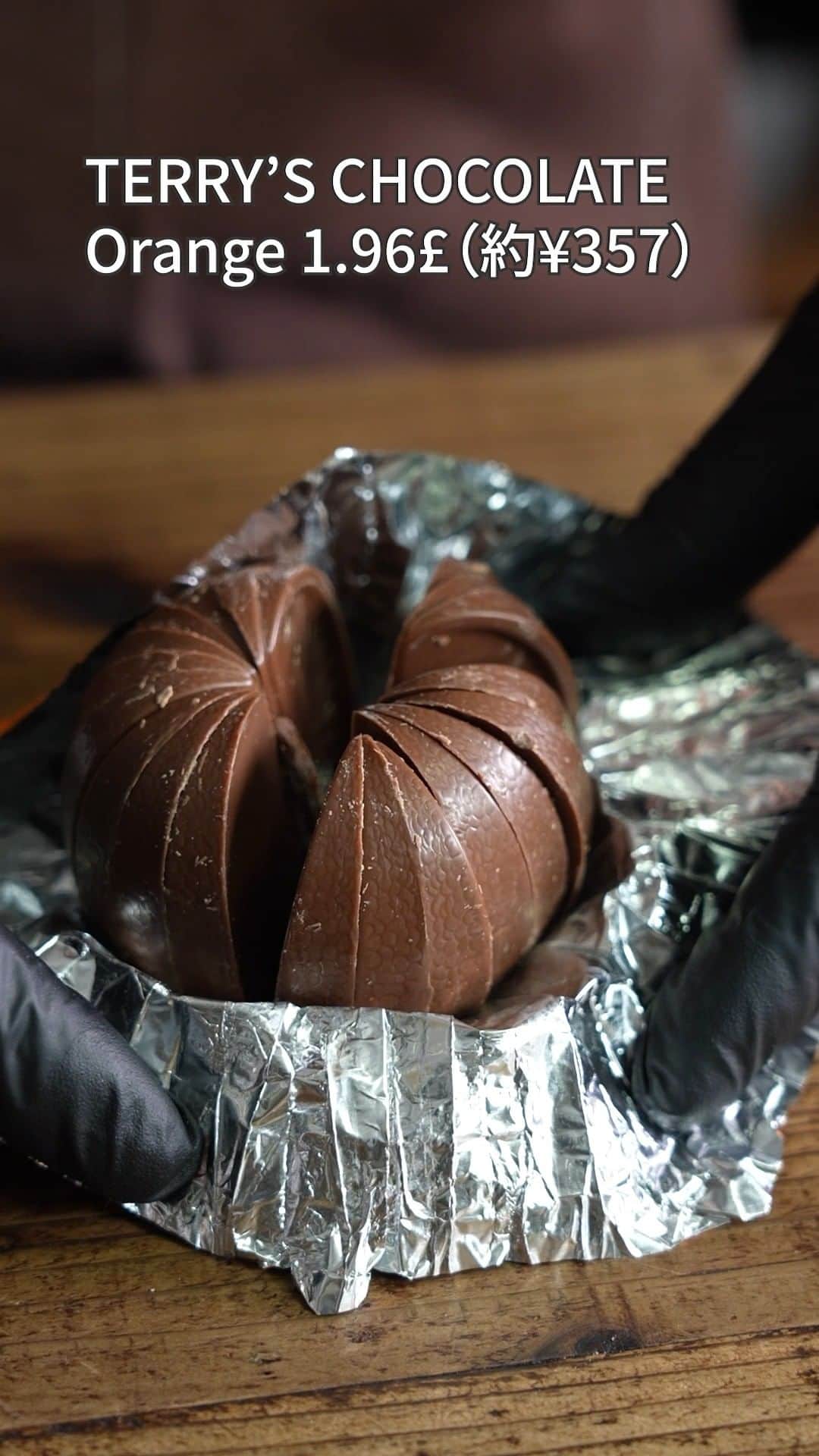 チョコレートカカオのインスタグラム：「Chocolate Journey : London Edition 2 チョコレートの旅 ロンドン編2  This is a digest. これはダイジェストです。  Full story 本編はこちら YouTube https://youtu.be/Zugzqe-Liik  #europe #london #chocolate #paulayoung #trip #paulayoung #ヨーロッパ #イギリス #ロンドン #チョコレート #england #brownie #bonbonchocolat #swiss #uk #journey #gourmet #seasaltcaramel #londonchocolate #terryschocolateorange #icecream #rococochocolates #nutella」