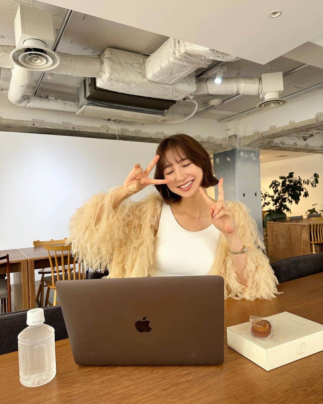 篠田麻里子のインスタグラム：「七夕🎋✨ 短冊に何を書きましたか？  今日のyokayo打ち合わせはまた新たなご縁があり、楽しみな発展になりそうな予感です☺️  やりたいこと、願いって思ったり書いたり話したりすることで凄く叶っていくなぁと実感🤔 叶わないことってあったかな？😆  ワクワクが止まらないので🤤💕 今日の短冊には自分がやりたいことたくさん書いてみよ😘  #七夕」