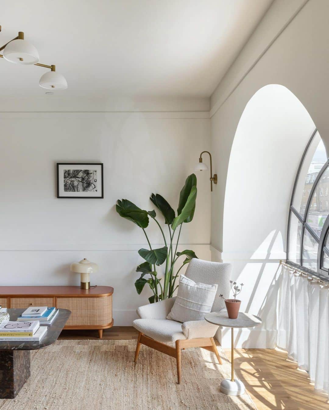 The Modern Houseさんのインスタグラム写真 - (The Modern HouseInstagram)「#forsale City Solace: a collection of apartments within a rare modernist landmark in north-west London.  Go to the link in our bio to see the full listing.  Vabel Kentisston, Kentish Town Road, London NW1.  Design by @vabel_london」7月7日 17時27分 - themodernhouse