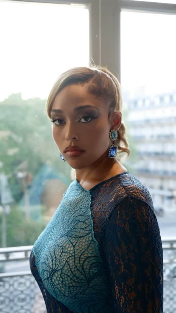 ジョーディン・ウッズのインスタグラム：「@JordynWoods took us behind the scenes of one of her looks during Men’s Paris Fashion Week last month, where she dressed in blue from head to toe.  See outfit details below.   Catsuit @brielle_officielle  Shoes @renecaovilla  Makeup @marykendallll  Hair @haircutee__  Jewellery @houseofemmanuele」