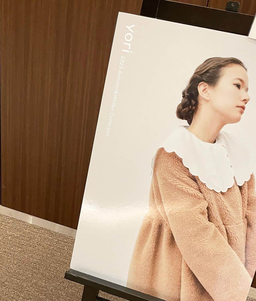 yoriのインスタグラム：「2023AW collection 先行受注会＠名古屋 全日終了致しました。  ご来場の皆様 誠にありがとうございました。  online shop 先行受注は 7/21 pm12:00-22:00 となります。 もう少々お待ちくださいませ。  #yori_japan」