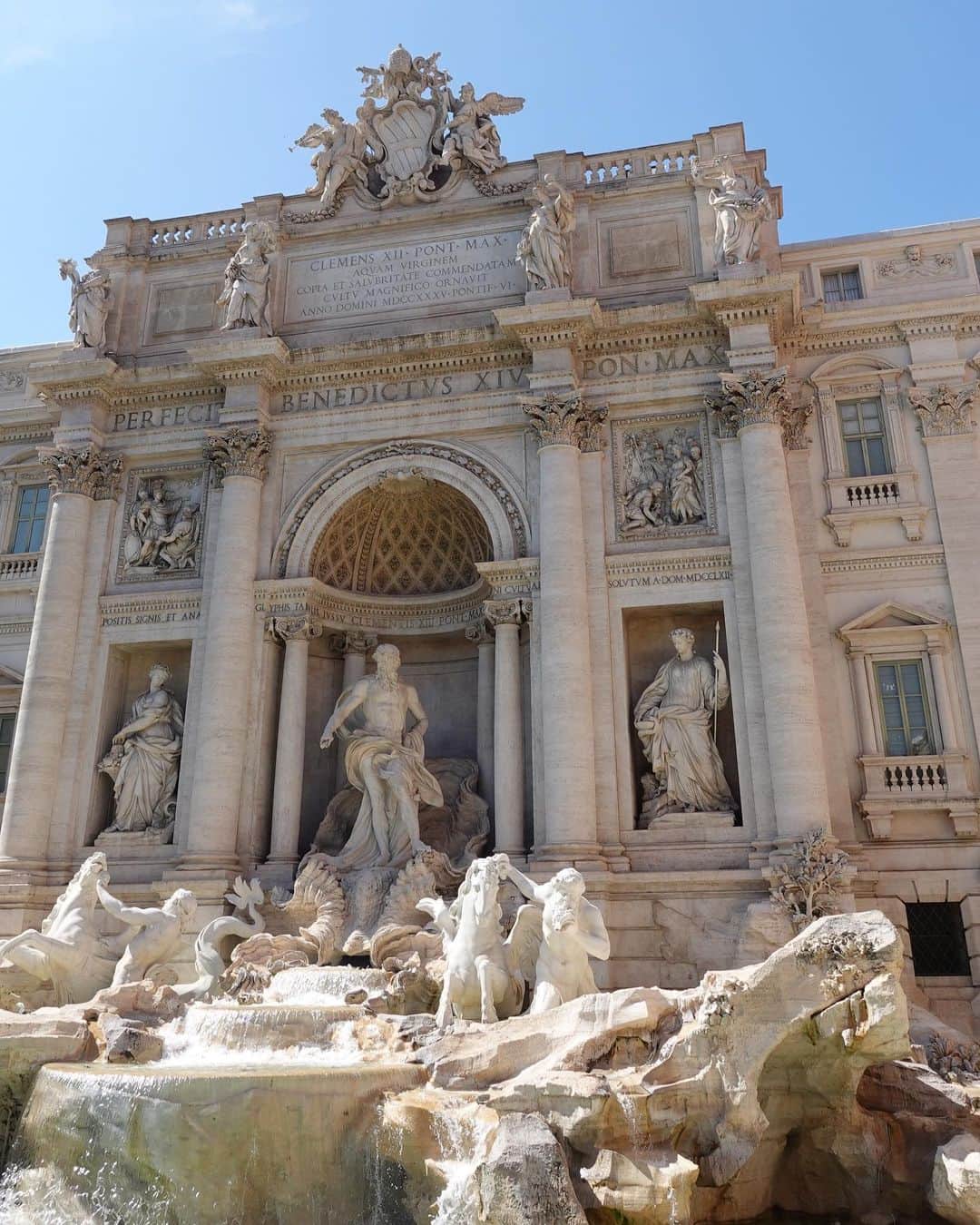 安保彩世さんのインスタグラム写真 - (安保彩世Instagram)「Roma,Italy🇮🇹  ローマは本当に歩いてて楽しい街✨ また絶対行きたいなぁ〜  tops: @urbanoutfitters  jeans: @yanuk_official  flp-flops: @oofos.jp @oofos」7月7日 17時30分 - posayo