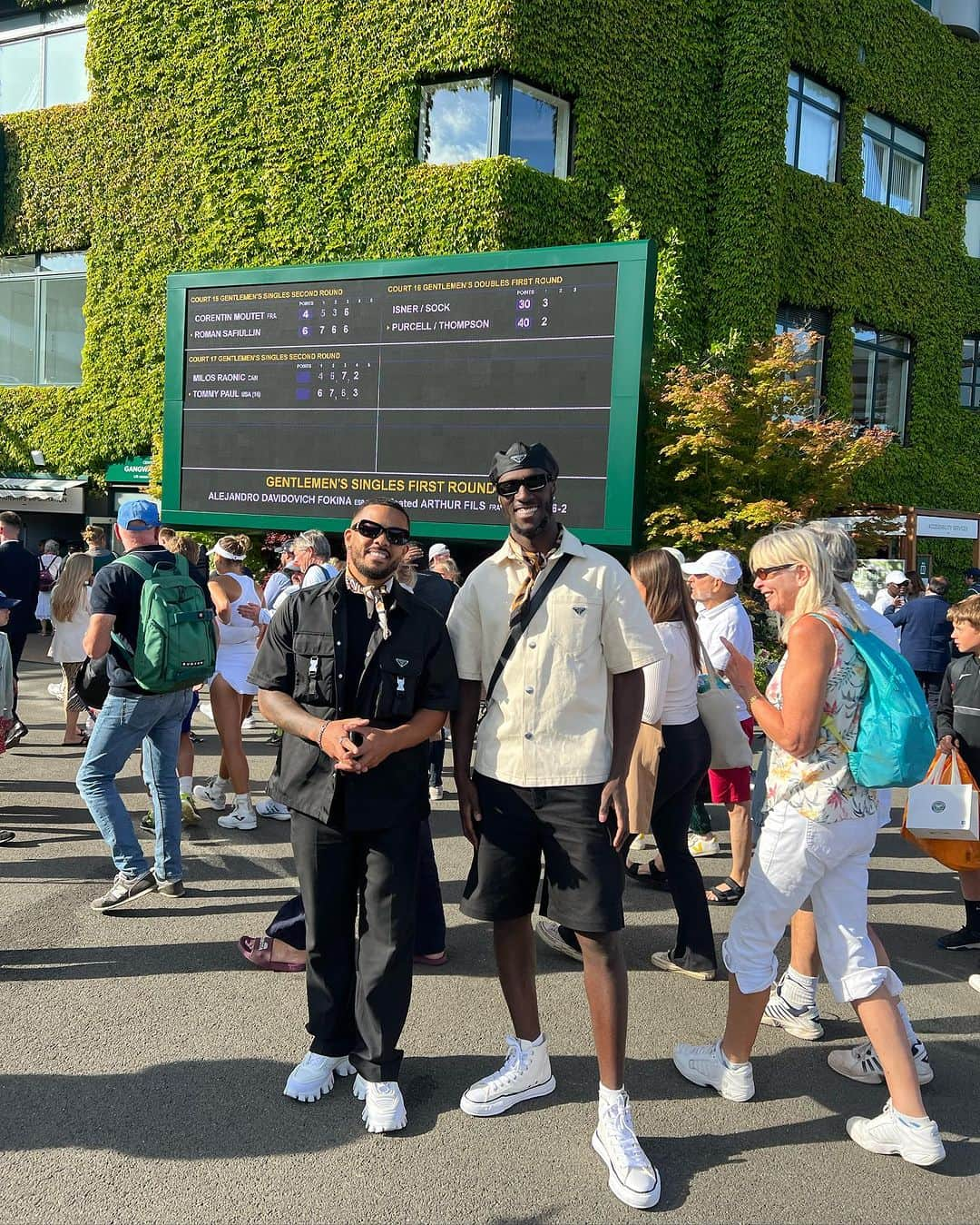 ニコ＆ヴィンスのインスタグラム：「First ever tennis match, check✅ Thanks @glorious.digital for the tickets. Wimbledon was awesome🎾」