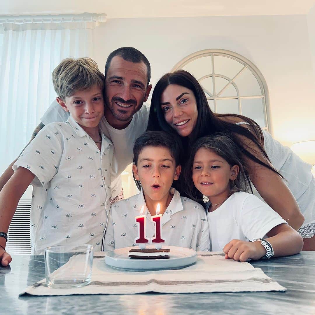のインスタグラム：「Tue sei il nostro primo Amore, l’alba quotidiana delle nostre responsabilità, lo sprono ad essere migliori giorno dopo giorno.  Sei la dimostrazione di quanto il lavoro amorevole trovi sempre risposte.  Sei l’esempio da seguire per maturità, tenacia ed educazione per i tuoi fratelli.  Che la leggerezza possa essere sempre fedele compagna in questo viaggio speciale che abbiamo il dono di condividere fianco a fianco.  Ti amiamo più di quanto 11 anni fa potessimo mai immaginare! 🤍✨  #happybirthday #love #family」