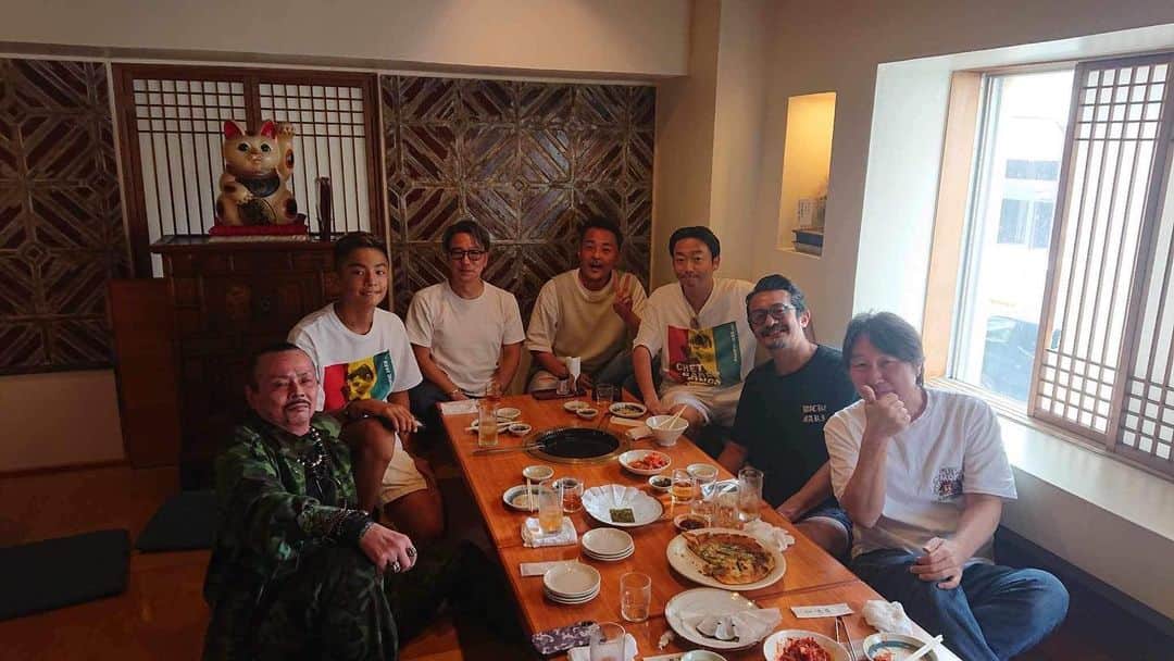 石塚啓次のインスタグラム：「日本のファッション界を支える戦友達！ この怪物達何でもできまっせ！ 多分ね、、、、  #石塚啓次 #YouTube #宵宵祇園  #yoiyoigion  #ブエナビスタデポルテ #buenavistadeporte #バルセロナ」