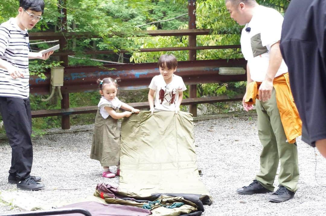 テレビ大阪 宣伝部さんのインスタグラム写真 - (テレビ大阪 宣伝部Instagram)「本日！織田一家登場⛺️  ——————————🏕️— 謎解き! ファミリーキャンプ 7/8土曜🕛ひる12:02放送 —🏕️—————————-  織田信成さん一家が 奈良天川村で初めての ファミリーキャンプ🚗  信成パパは まさかの途中離脱⁈  ヒマリちゃん(3歳) 大号泣でどうなる💦  セルライトスパの二人が サポート役として登場✌️  たこる  &ワルたこるも参戦✨  謎を解きながら キャンプに挑戦します🏕️  アキラくん（6歳）が 果敢にチャレンジする 様子に信成パパも 「成長してる〜」と 大感動涙涙😭  最新のキャンプギア情報も 満載です🙌  キャンプで子どもたちは 成長するのか！！  お楽しみに♪  #テレビ大阪 #織田信成 #織田一家  #セルライトスパ  #セルライトスパ大須賀 #セルライトスパ肥後  #キャンプ #ファミリーキャンプ #たこるくん #ワルたこる  #奈良天川村  #ファミリーキャンプ初心者 #ファミリーキャンプデビュー #キャンプギア」7月7日 8時53分 - _tv.osaka