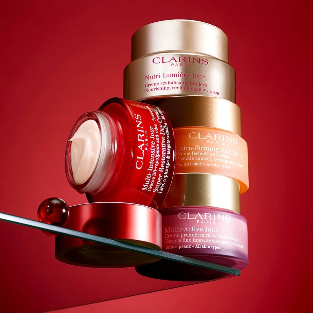 Clarins Australiaのインスタグラム：「Mile-high stacks of plant-based ingredients in our anti-ageing face creams.⁣ ⁣ Which one are you reaching for after your Double Serum?⁣ ⁣ #Clarins #AntiAgeing #Skincare」