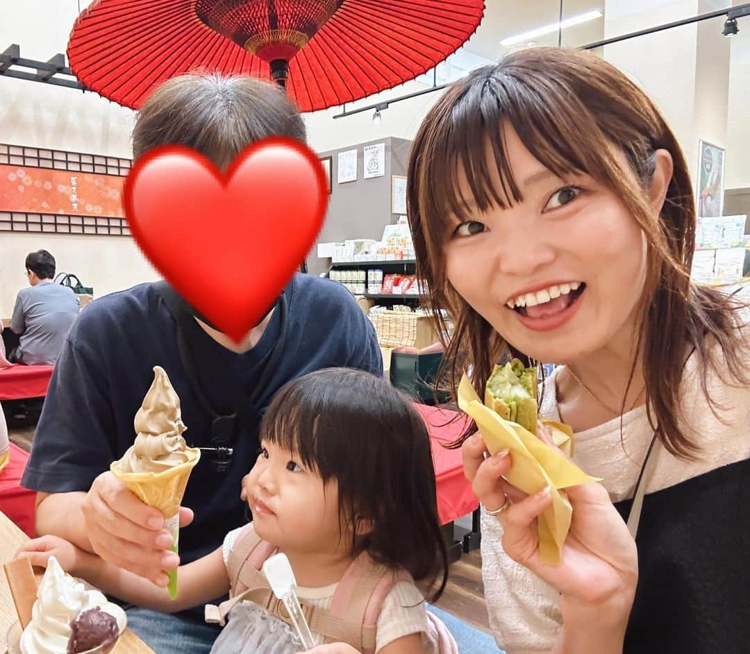 とぎもちさんのインスタグラム写真 - (とぎもちInstagram)「. 【香川 🇯🇵 카가와】  私の父（じぃじ）と~👴✨  綾川イオンの一階に入ってる 菓匠茶屋さんで お抹茶スイーツ💕🍵  ここの大判焼きが大好きで よく買って食べる🤤💓  今新商品で出てる ずんだあんの大判焼きも 枝豆の餡が粒々入ってて 美味しかった🫛💕  さらに白玉入りでもちもち😍  私の父は ここでお気に入りの ほうじ茶ソフト😆✨  #菓匠茶屋 #菓匠茶屋イオンモール綾川 #イオンモール綾川 #綾川イオン #香川 #日本 #大判焼き #카쇼차야 #카가와 #일본 #とぎもち菓匠茶屋 #とぎもち大判焼き」7月7日 9時24分 - togistagram